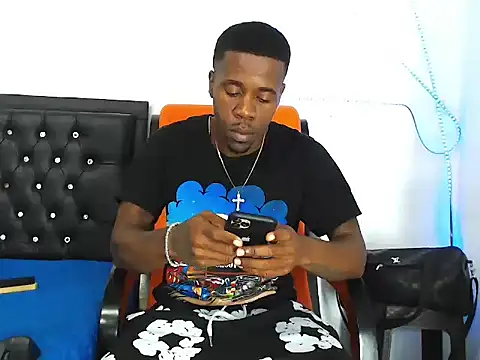 Snapshot of Damian_hart_24CM chatting on November 2025 02:12:01 AM Damian hart 24CM online show from November 2025 02:12:01 AM