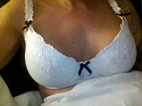 Snapshot of Fiesty_findom40 chatting on December 2024 10:17:01 PM Fiesty findom40 online show from December 2024 10:17:01 PM