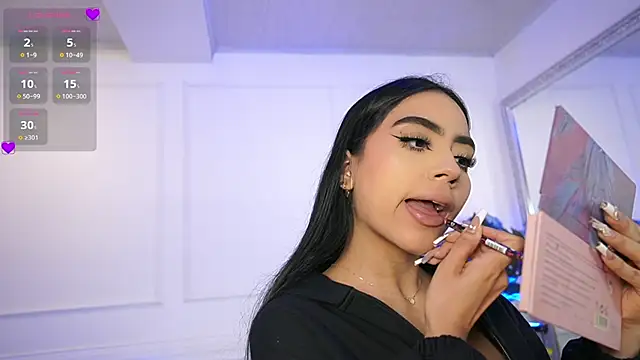 Snapshot of elasummer chatting on January 2025 11:33:02 AM elasummer online show from January 2025 11:33:02 AM