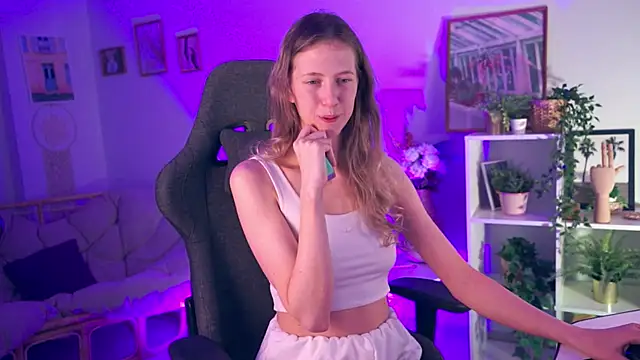 Sharon Evansi online show from December 2024 03:33:02 PM