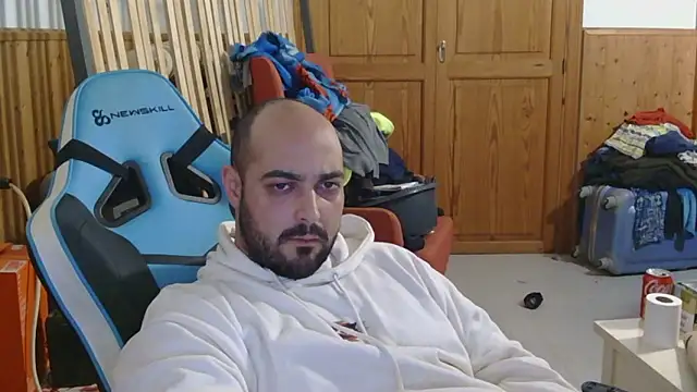 chicomallorca96 online show from February 2026 07:01:02 PM