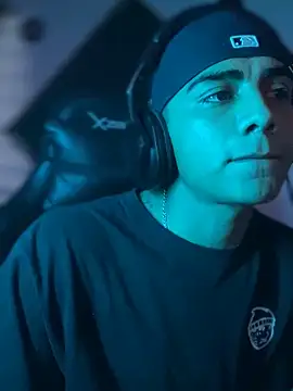 Snapshot of SkinnyHot444 chatting on December 2024 10:13:01 PM SkinnyHot444 online show from December 2024 10:13:01 PM