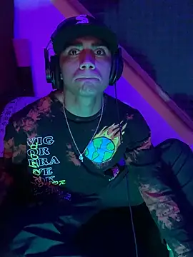 Snapshot of SkinnyHot444 chatting on January 2025 10:17:01 AM SkinnyHot444 online show from January 2025 10:17:01 AM