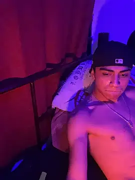 Snapshot of SkinnyHot444 chatting on January 2025 01:20:01 PM SkinnyHot444 online show from January 2025 01:20:01 PM