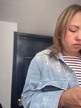 Snapshot of VIOLETA-25_ chatting on October 2025 03:01:02 PM VIOLETA-25 online show from October 2025 03:01:02 PM