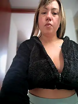 Snapshot of VIOLETA-25_ chatting on November 2025 12:05:02 PM VIOLETA-25 online show from November 2025 12:05:02 PM