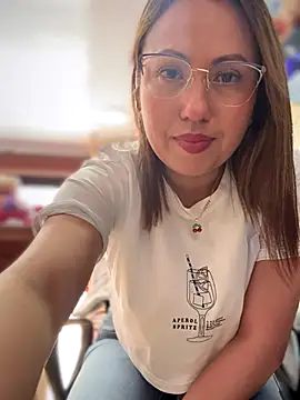 Snapshot of VIOLETA-25_ chatting on November 2025 03:23:02 PM VIOLETA-25 online show from November 2025 03:23:02 PM