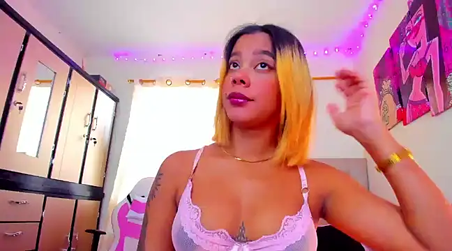 Snapshot of Miranda-brow chatting on December 2024 03:45:02 PM Miranda-brow online show from December 2024 03:45:02 PM