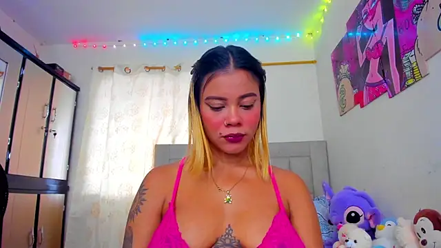 Snapshot of Miranda-brow chatting on December 2024 09:50:01 PM Miranda-brow online show from December 2024 09:50:01 PM