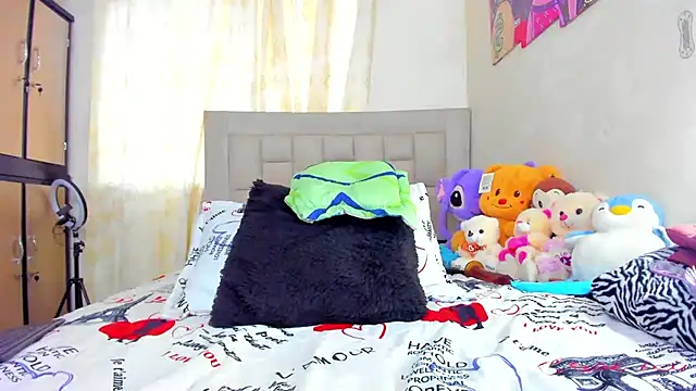 Snapshot of Miranda-brow chatting on January 2025 08:52:02 PM Miranda-brow online show from January 2025 08:52:02 PM