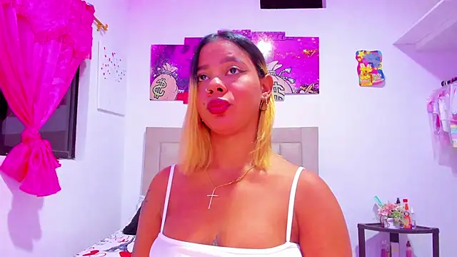 Snapshot of Miranda-brow chatting on January 2025 10:08:02 PM Miranda-brow online show from January 2025 10:08:02 PM