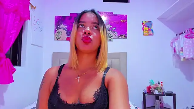 Snapshot of Miranda-brow chatting on January 2025 04:51:02 AM Miranda-brow online show from January 2025 04:51:02 AM