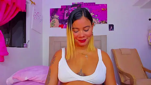 Snapshot of Miranda-brow chatting on February 2025 11:02:01 PM Miranda-brow online show from February 2025 11:02:01 PM