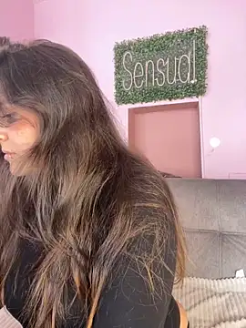 Snapshot of PoliBenett_ chatting on January 2025 06:41:02 PM PoliBenett  online show from January 2025 06:41:02 PM