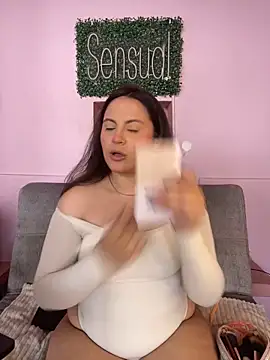 Snapshot of PoliBenett_ chatting on January 2025 06:17:01 PM PoliBenett  online show from January 2025 06:17:01 PM