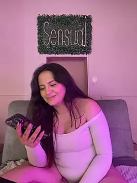 Snapshot of PoliBenett_ chatting on January 2025 09:31:01 PM PoliBenett  online show from January 2025 09:31:01 PM