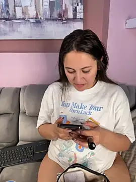 Snapshot of PoliBenett_ chatting on January 2025 07:48:01 PM PoliBenett  online show from January 2025 07:48:01 PM