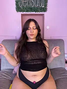 Snapshot of PoliBenett_ chatting on February 2025 06:26:01 PM PoliBenett  online show from February 2025 06:26:01 PM