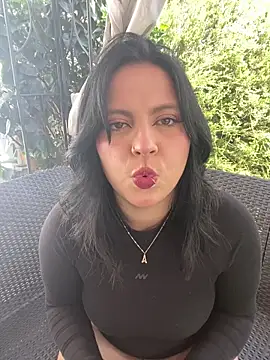 Snapshot of PoliBenett_ chatting on February 2025 07:04:02 PM PoliBenett  online show from February 2025 07:04:02 PM