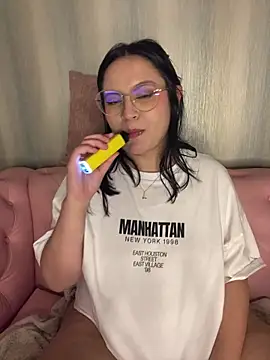 Snapshot of PoliBenett_ chatting on February 2025 05:04:02 AM PoliBenett  online show from February 2025 05:04:02 AM