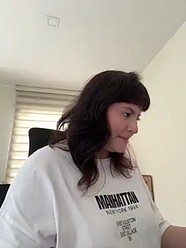 Snapshot of PoliBenett_ chatting on October 2025 03:29:01 PM PoliBenett  online show from October 2025 03:29:01 PM