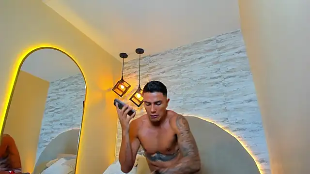 Aron Bolt online show from November 2025 12:43:01 AM