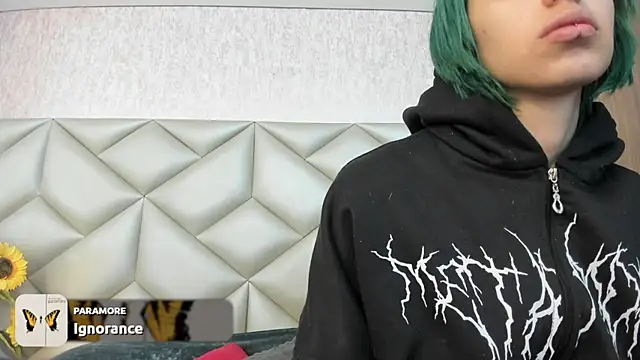 Im gaia online show from November 2025 12:05:02 PM