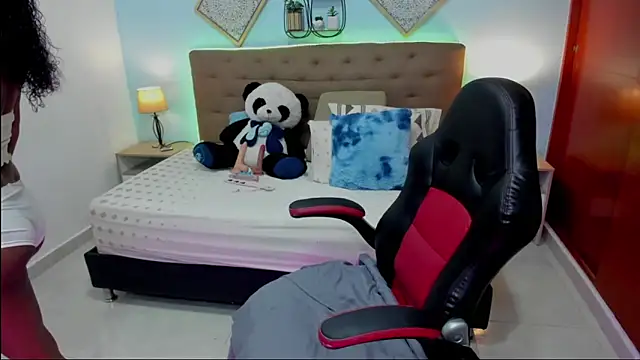 Snapshot of Edelaine_rogers chatting on November 2025 06:12:01 AM Edelaine rogers online show from November 2025 06:12:01 AM