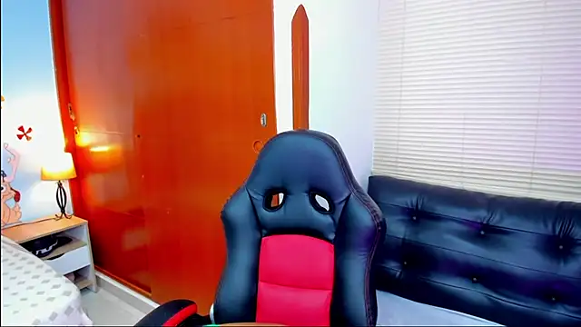 Snapshot of Edelaine_rogers chatting on December 2025 06:06:01 AM Edelaine rogers online show from December 2025 06:06:01 AM