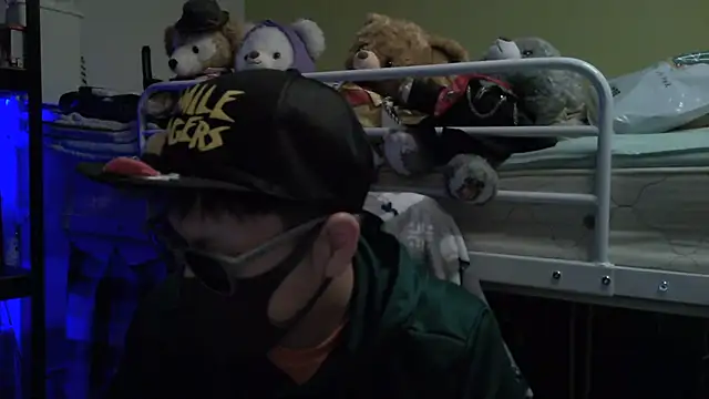 Snapshot of Owl1216 chatting on January 2025 12:19:01 PM Owl1216 online show from January 2025 12:19:01 PM