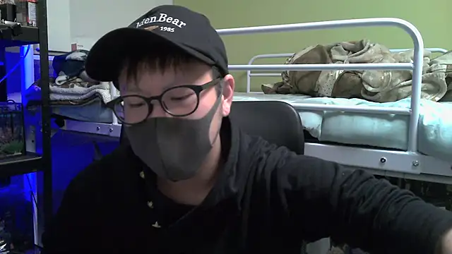 Snapshot of Owl1216 chatting on February 2025 11:44:02 AM Owl1216 online show from February 2025 11:44:02 AM