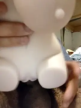 Snapshot of Axeltu77 chatting on April 2026 12:43:02 AM Axeltu77 online show from April 2026 12:43:02 AM