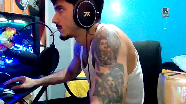 Badboyi1997 online show from October 2025 01:17:01 AM