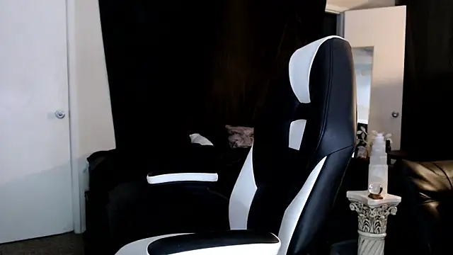 Snapshot of liadivina chatting on March 2025 05:52:01 AM liadivina online show from March 2025 05:52:01 AM