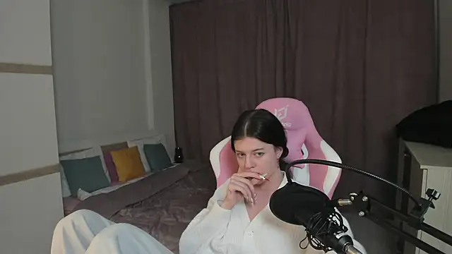 Este Glen online show from December 2024 03:55:02 AM