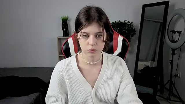 Este Glen online show from October 2025 09:15:02 PM