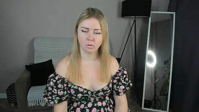 BettyBloom69 online show from December 2025 04:51:01 AM