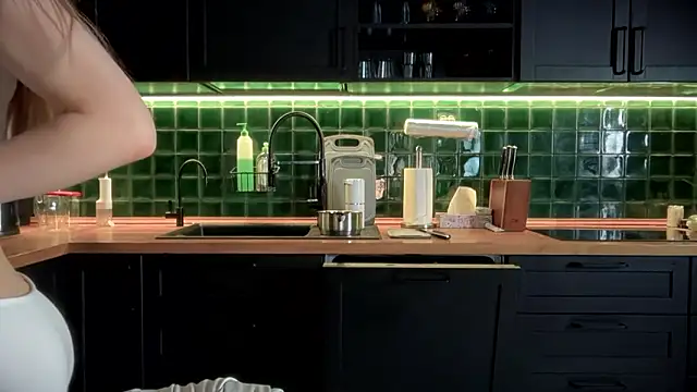 solar bella online show from February 2026 04:35:01 AM