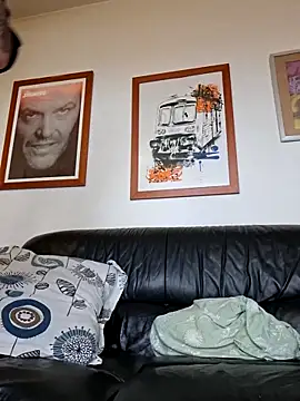 mileflav0r online show from April 2026 06:52:01 AM