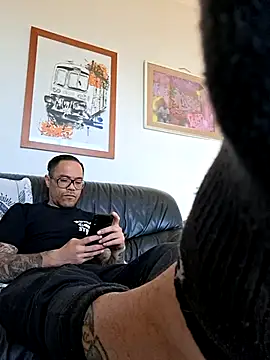 mileflav0r online show from April 2026 07:03:01 AM