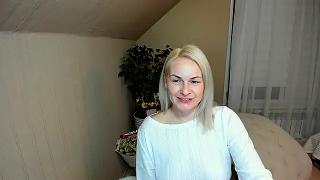 Snapshot of Alicee_Gracee chatting on December 2024 05:44:02 PM Alicee Gracee online show from December 2024 05:44:02 PM