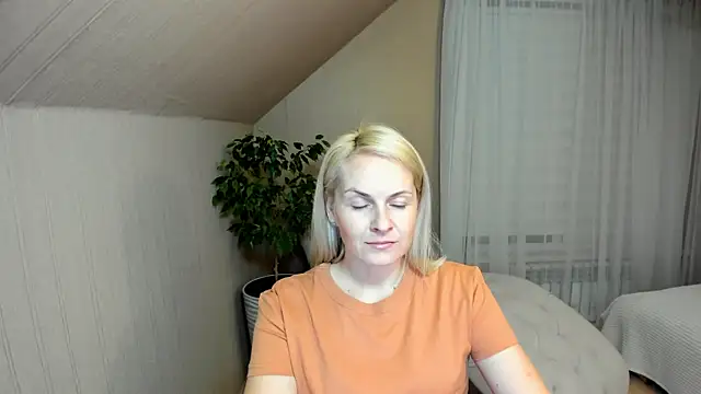 Snapshot of Alicee_Gracee chatting on January 2025 04:20:01 PM Alicee Gracee online show from January 2025 04:20:01 PM