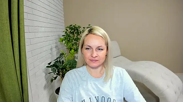 Snapshot of Alicee_Gracee chatting on February 2025 07:21:01 PM Alicee Gracee online show from February 2025 07:21:01 PM