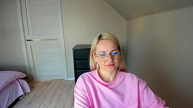 Snapshot of Alicee_Gracee chatting on March 2025 12:28:01 PM Alicee Gracee online show from March 2025 12:28:01 PM