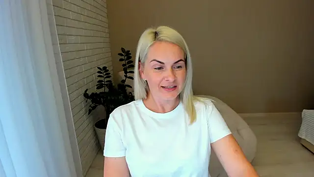 Snapshot of Alicee_Gracee chatting on September 2025 02:39:02 PM Alicee Gracee online show from September 2025 02:39:02 PM