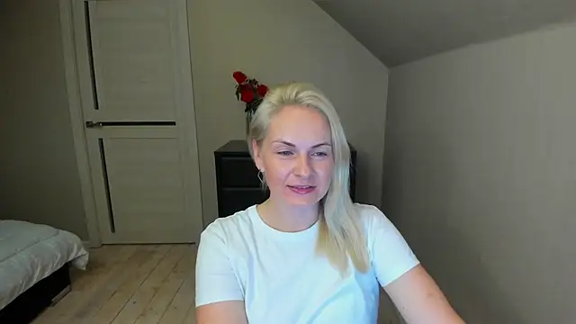 Snapshot of Alicee_Gracee chatting on October 2025 06:38:02 PM Alicee Gracee online show from October 2025 06:38:02 PM