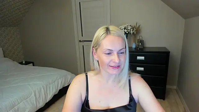 Snapshot of Alicee_Gracee chatting on October 2025 07:32:01 PM Alicee Gracee online show from October 2025 07:32:01 PM