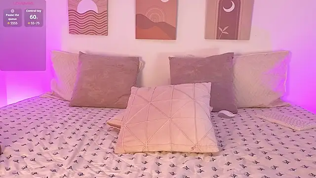 Snapshot of Mia_Heartt chatting on December 2025 07:53:01 PM Mia Heartt online show from December 2025 07:53:01 PM