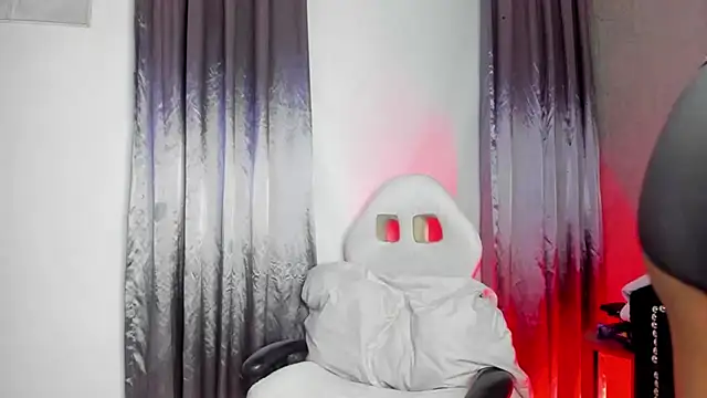 Lucii fer  online show from February 2026 11:31:02 AM