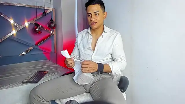 Lucii fer  online show from March 2026 11:28:02 AM